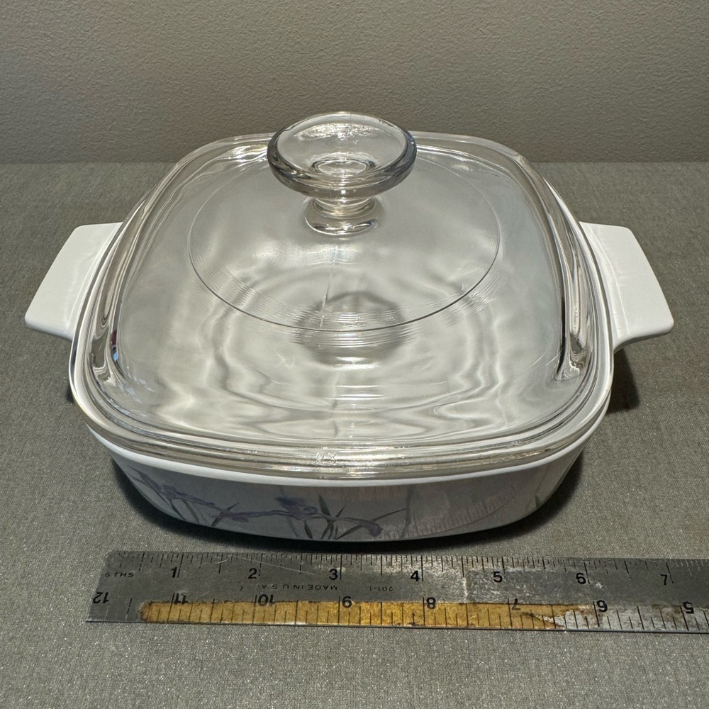 Vintage Corning Ware A-1-B one quart Iris pattern w/ lid